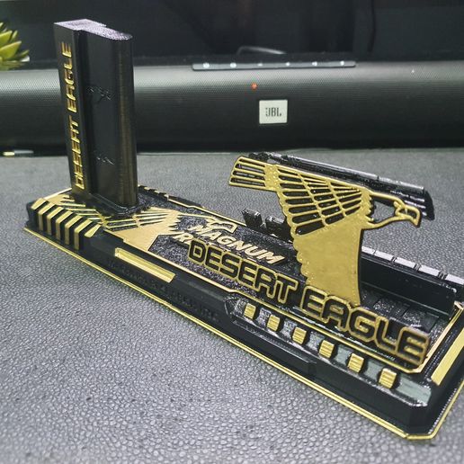 20250730_212809.jpg Desert Eagle 44 Kal. Display-Ständer