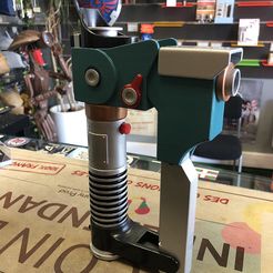 El sable láser de Ezra Bridger (Rebels, temporadas 1 y 2)