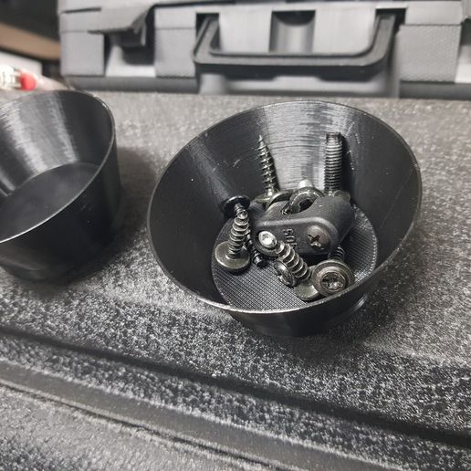 Magnetic Screw Cup