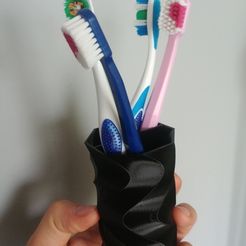 20190428_082548.jpg Twisted cup for penscils or toothbrushes