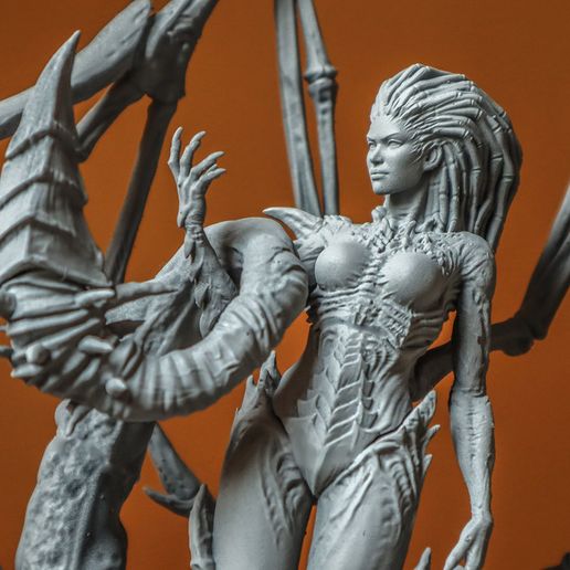 Queen-of-Blades-Starcraft-9_edited.jpg Königin der Klingen - Starcraft