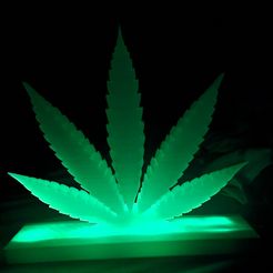 20230419_221747.jpg Weed Leaf LED Lamp (Glow-In-The-Dark)