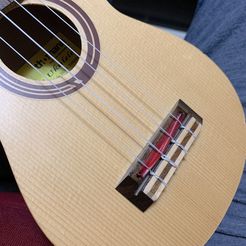 Ukulele-bridge.jpeg Archivo STL Ukelele cejuela compensada y puente compensado・Modelo para descargar y imprimir en 3D
