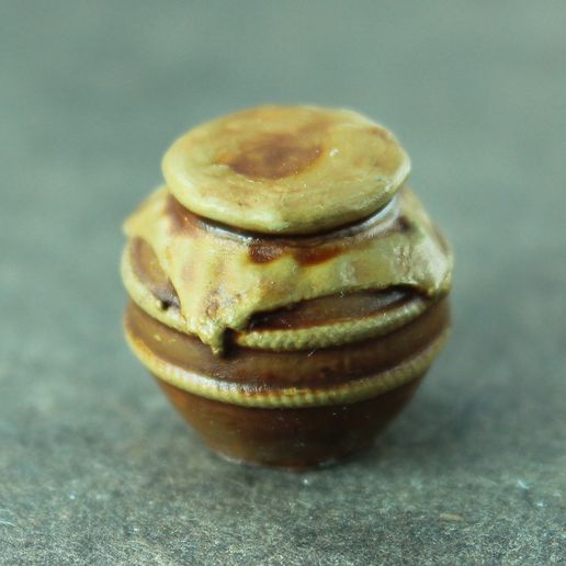 IMG_7389.JPG jar with fabric closure