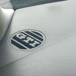 IMG_20230813_161946.jpg Grille Tableau de bord Golf 4 GTI logo