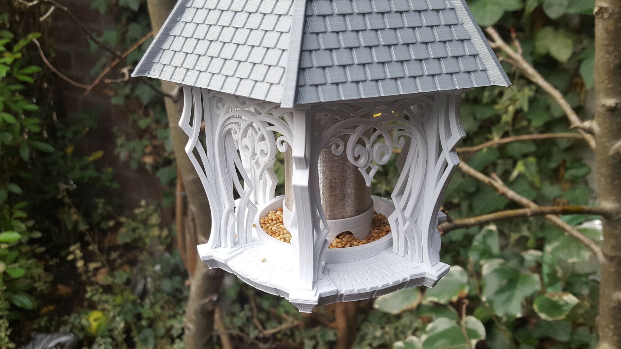 Garden House Bird Feeder10.jpg Fichier STL Mangeoire à oiseaux Garden House・Design imprimable en 3D à télécharger, Job