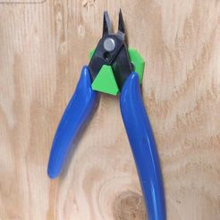 IMG_20200824_181018.jpg STL-Datei Wire Cutter Wall Mount kostenlos・3D-druckbare Vorlage zum herunterladen
