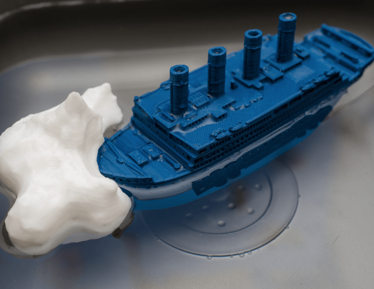 Capture d’écran 2018-02-27 à 17.50.36.png Download free STL file Small compressed Titanic and scale example of the iceberg • 3D printing template, vandragon_de