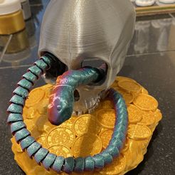 Crâne Diorama pour ver articulé Mille-pattes Serpent Face Hugger ou Dragon Support d'affichage Action Set pour Flexibles - One Piece 3D Print in Place