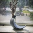 E4A05841-BD61-48A4-B51C-081190C396FE.jpg Minimalist Moon Vase