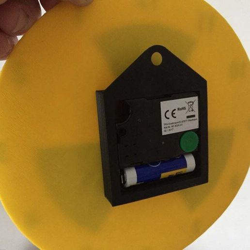 IMG_0552[1.JPG Radioactive clock