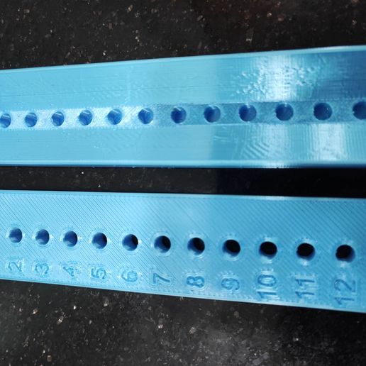 325656198_906382300517027_1378839448489788132_n.jpg Kompaktes Signature Punching Tool für die Buchbinderei