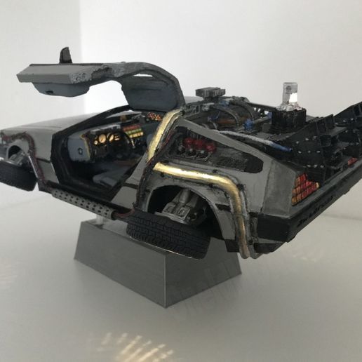 2.jpg DIY DeLorean Time Machine with lights!!