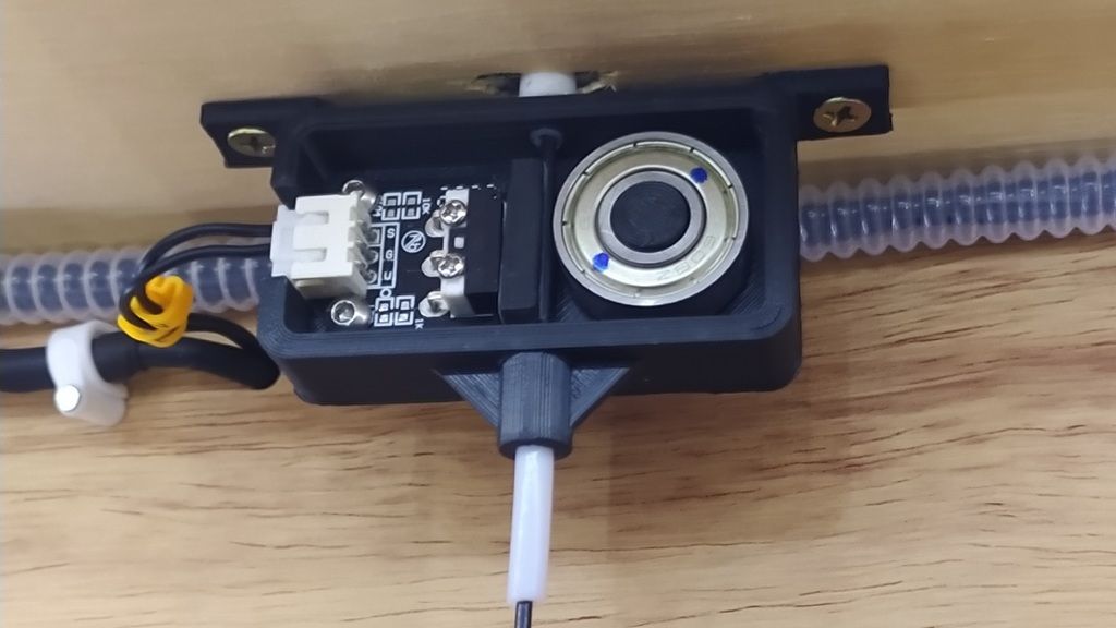 Free 3D file Ender 3 / Pro Filament Runout Sensor using Limit Switch