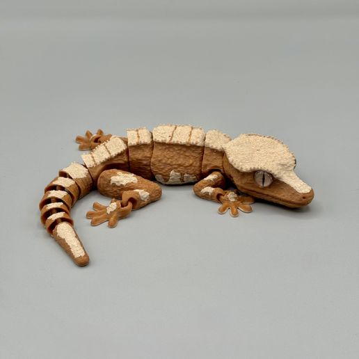 👁️ Articulated Crested Gecko Pre-Painted Optional 8mm Glass