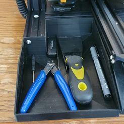 With-tools.jpg Storage box under Wanhao D12