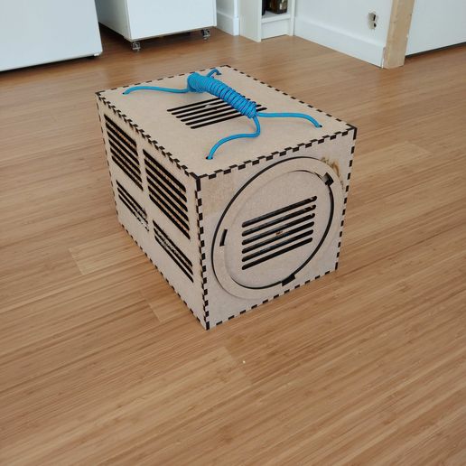 Boite-finie.jpg #LASERCUTBOX - Boite de transport pour chat &co
