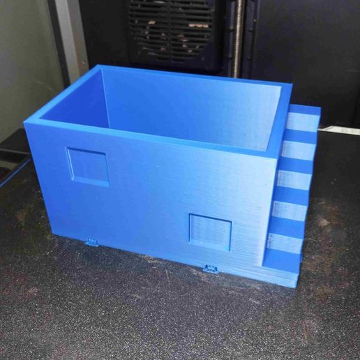 STAIRCASE PLANTER HOUSE