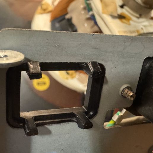 IMG_2623.jpg 用于替代电源开关的 Commodore Monitor 1084S-D 适配器。