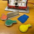 supporto-pulsante-plastilina-02.jpg play dough container for Makey Makey