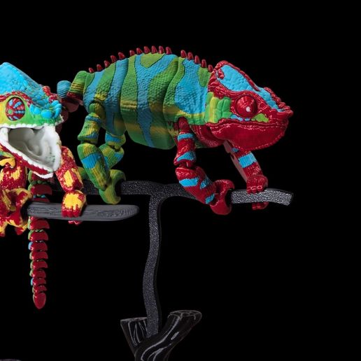 20250409_194524-Photoroom.jpg Panther Chameleon - Articulated Lizard with Tree Stand