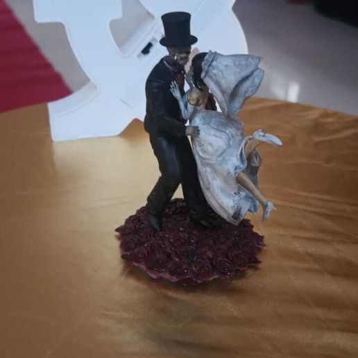 Imagen-de-WhatsApp-2024-07-03-a-las-15.19.46_fdccfcbf.jpg Skeleton Wedding Cake Topper
