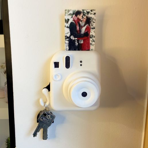 WhatsApp-Image-2025-05-28-at-19.07.06_5990640c.jpg Polaroid Key Hanger