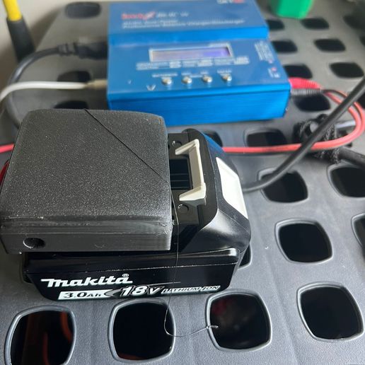 Makita charging clip - 3D model önizlemesi