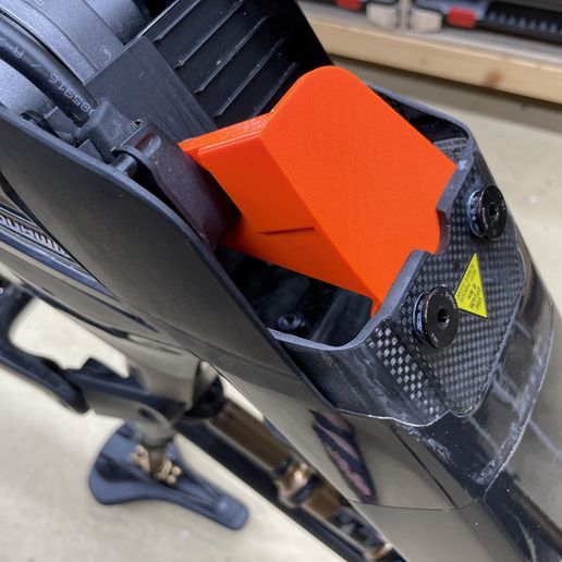 IMG_3577.jpeg Canyon Spectral ON Torque ON battery cover holder