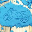 moto 1.jpg 3 MOTORCYCLES - SET OF MOTORBIKE BISCUIT CUTTERS. SHORT FONDANT MASS AND VEHICLE CLAY - 8-10cm