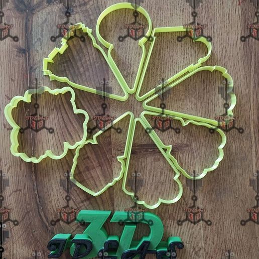 123962782_1181705362227027_2184894206947378470_o.jpg christmas pizza cutter set + stencil