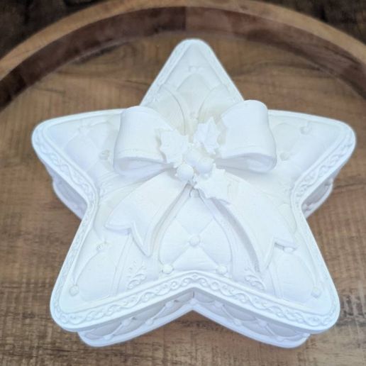 Quilted Christmas Star Gift Box - Bow and Holly