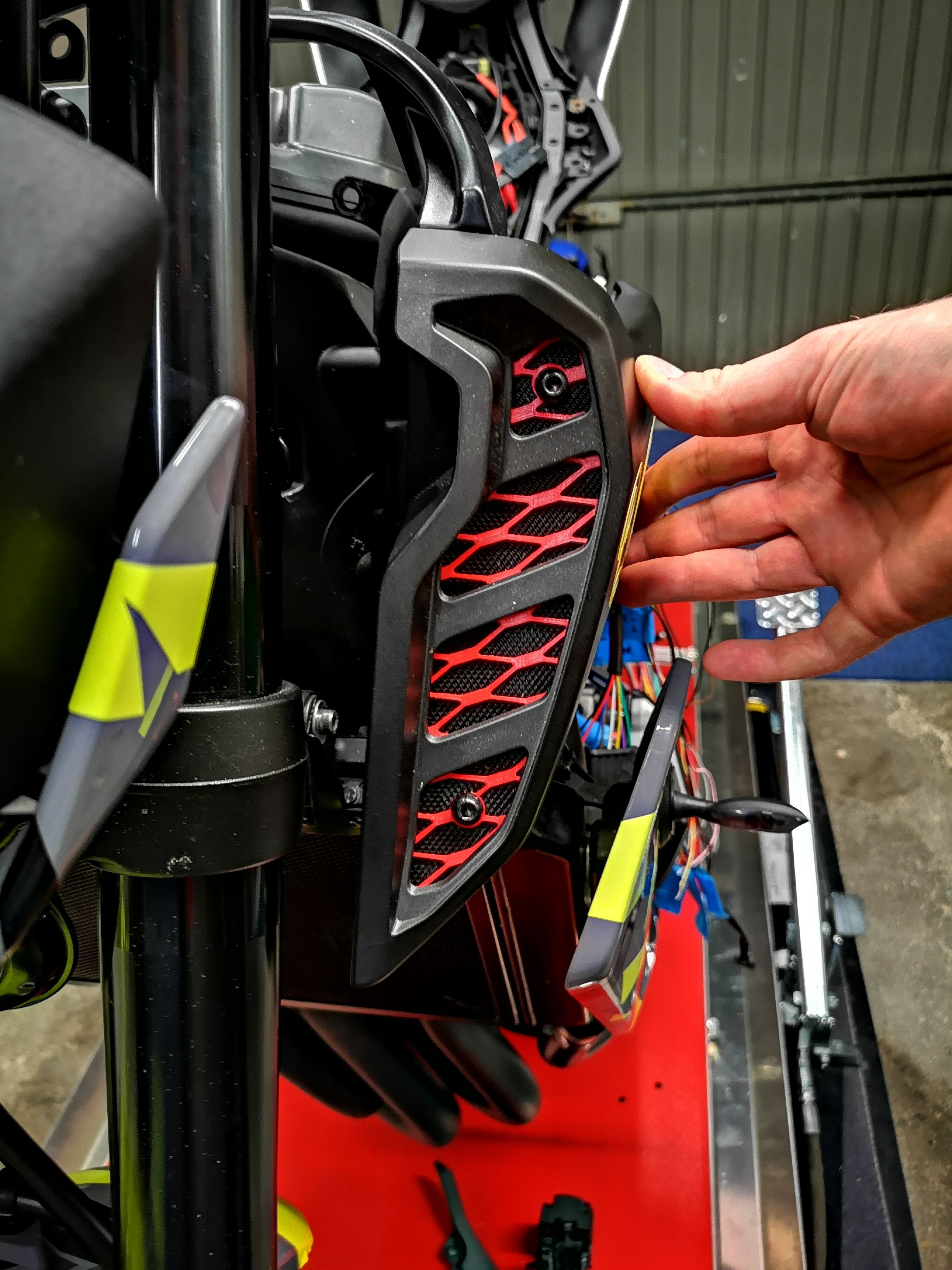 Download STL file MT09 RN43 Air Intake/Outtake RS design grille • 3D