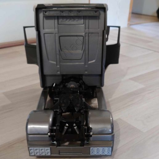 423454382_734690595428736_6739711772855174722_n.jpg 1/14 DAF standard, and with new edition lowered cabin