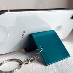 IMG_20210722_150754.jpg STL-Datei Mini Smartphone Stand Schlüsselanhänger kostenlos herunterladen • 3D-druckbares Objekt, S_Belgi