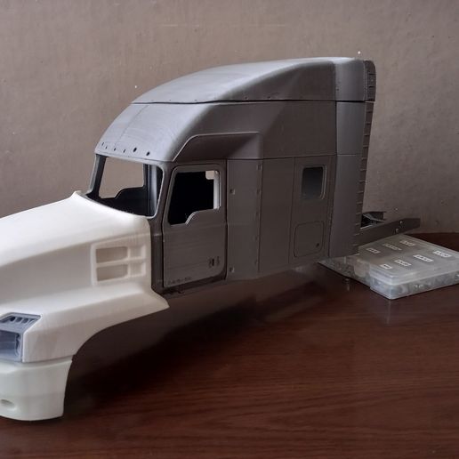 20230818_132949.jpg Mack Anthem Remastered Fahrerhaus im Maßstab 1/14