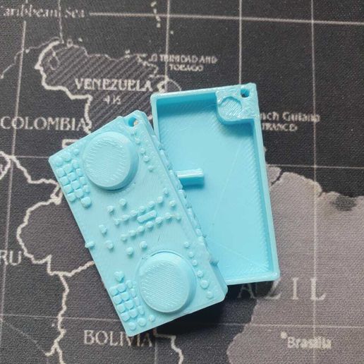 DDJ-400 pills keychain container - 3D model önizlemesi