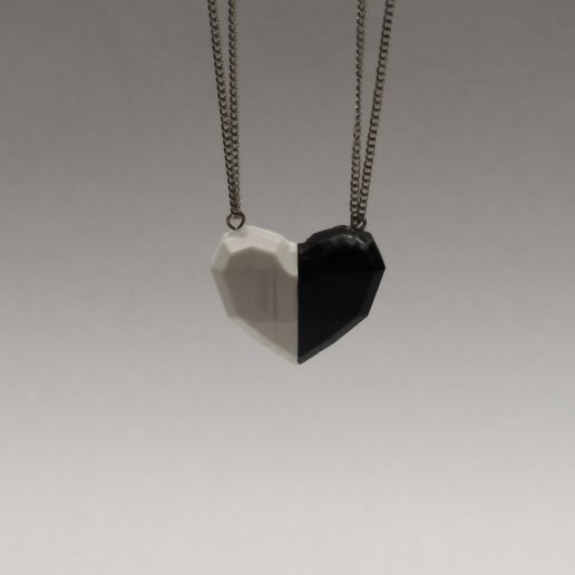 IMG_20210720_190236.jpg Heart necklace