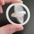 gyroscope_rotating_hands.jpg Gyroskop Spinner Zappelphilipp