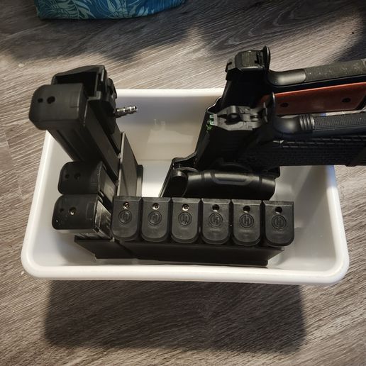 Hudson H9 Magazine Stand / Holder 3D model