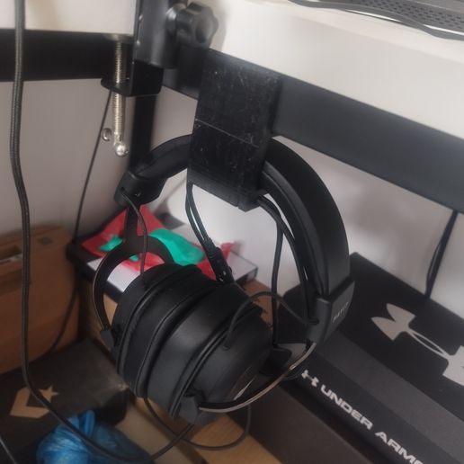 Headphone stand under the desk - Headphone stand under the desk
