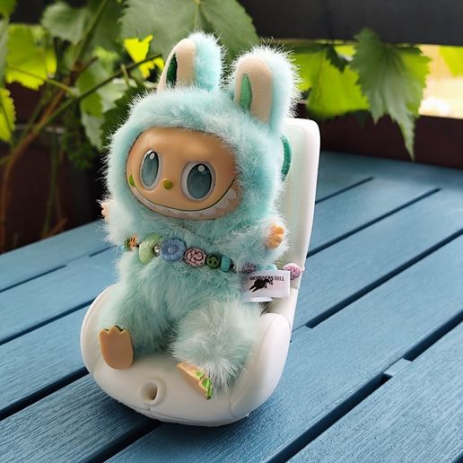 Siège Auto Tout Doux Pour Peluche Style Labubu • Petites Pirates