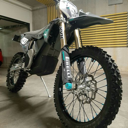 20250929_182258.jpg Stark Varg Axle Sliders