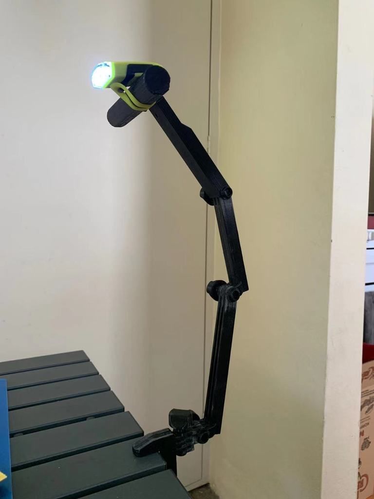 2s.jpg STL-Datei Camping Light Stand (zur Verwendung mit aufladbaren Fahrradlampen) kostenlos herunterladen • Design für 3D-Drucker, Rollerpaw