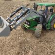 1700554384494.jpg Tractor Front loader hydraulic / electric. Front loader hydraulic / electric for Radio Control tractor.