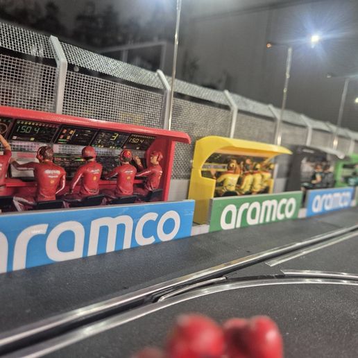 20250710_192901.jpg 1/32 Slot Car figures - set of 16 Team Principals and Race Engineers sitting