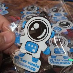 5c3a2de9-deb7-4ef3-9bc4-0bdfd7502ff2.jpg Astronaut baby shower keychain