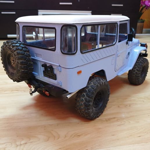 FJ40.jpg FJ40 ON TRX4 CHASSIS (324MM)