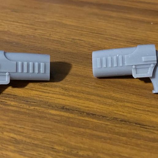 74D41765-9BAE-477B-B634-248226FE75B3.jpg Desert Eagle with Left Hand and Right Hand Thigh Holsters