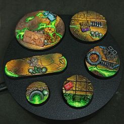 Verfallene moderne Ruinen Basen (vorgestützt)